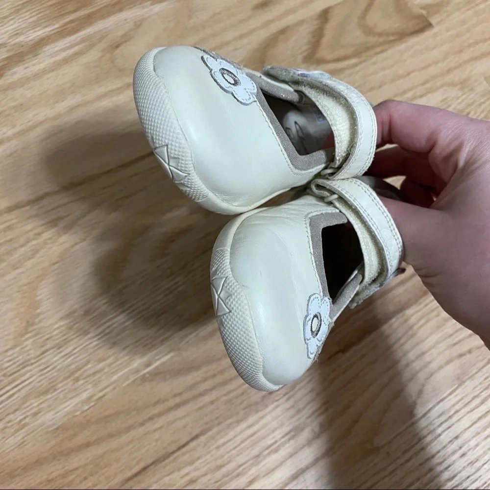 Clarks Tan Floral Mary Jane Shoes Sz 7 Kids Girls